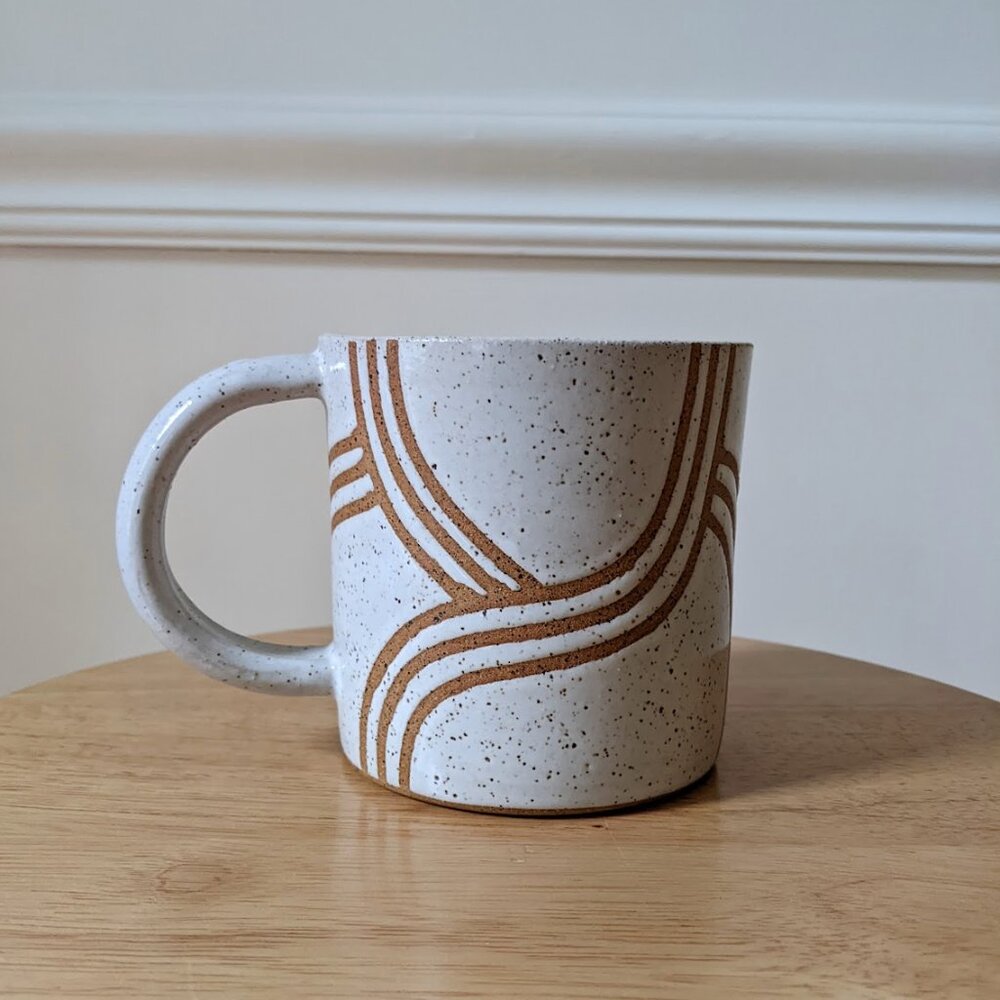 CHRISTI AHEE CERAMICS Speckled Sand Dunes Mug - White